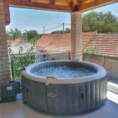 Modern Penthouse Ivan With Rooftop Swimming Pool And Jacuzzi Drinovci