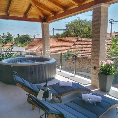 Modern Penthouse Ivan With Rooftop Swimming Pool And Jacuzzi