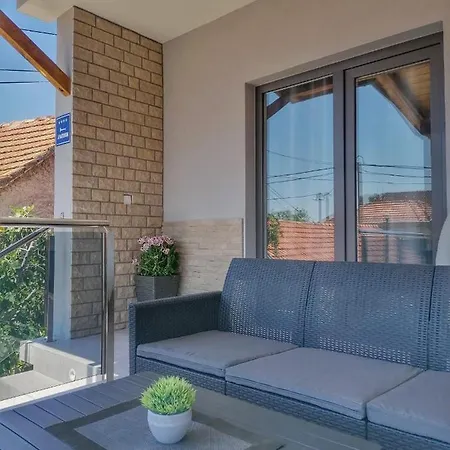 Apartman Modern Penthouse Ivan With Rooftop Swimming Pool And Jacuzzi *