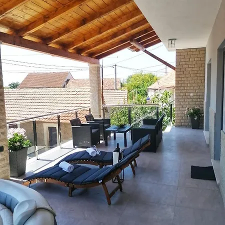 Apartman Modern Penthouse Ivan With Rooftop Swimming Pool And Jacuzzi