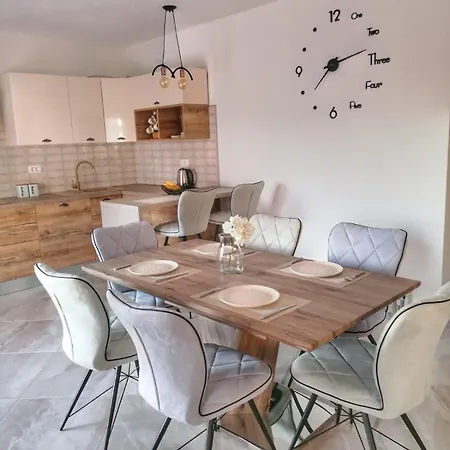 Apartman Modern Penthouse Ivan With Rooftop Swimming Pool And Jacuzzi *