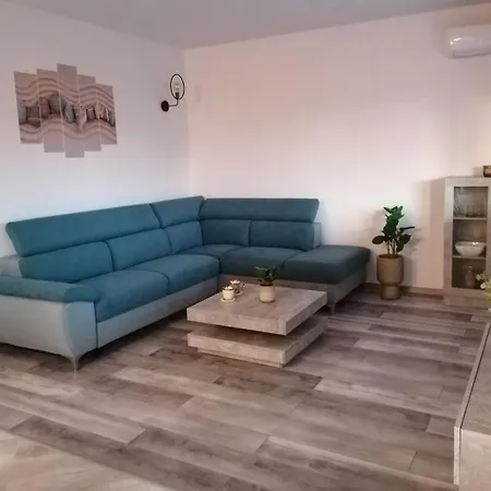 Modern Penthouse Ivan With Rooftop Swimming Pool And Jacuzzi *