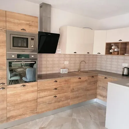 Modern Penthouse Ivan With Rooftop Swimming Pool And Jacuzzi Apartman
