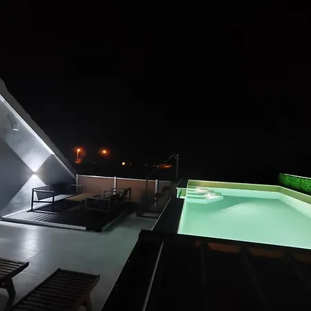 Modern Penthouse Ivan With Rooftop Swimming Pool And Jacuzzi *