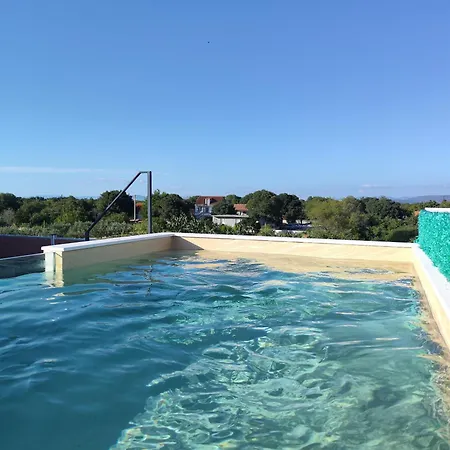 Apartmán Modern Penthouse Ivan With Rooftop Swimming Pool And Jacuzzi *