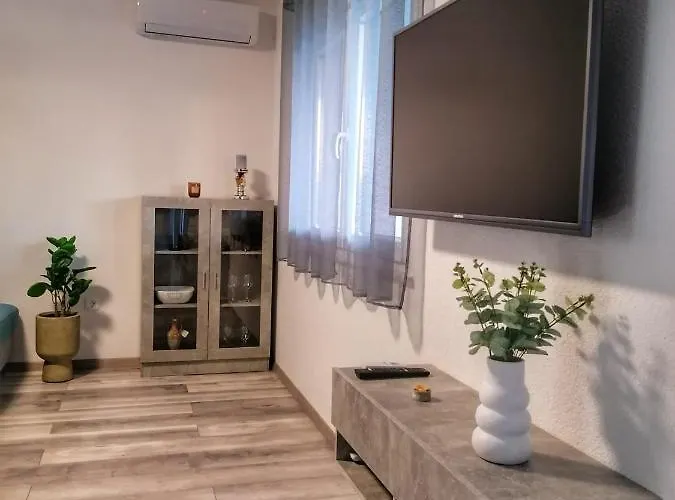 Modern Penthouse Ivan With Rooftop Swimming Pool And Jacuzzi *