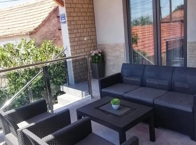 Modern Penthouse Ivan With Rooftop Swimming Pool And Jacuzzi