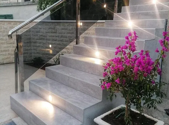 Modern Penthouse Ivan With Rooftop Swimming Pool And Jacuzzi Appartamento