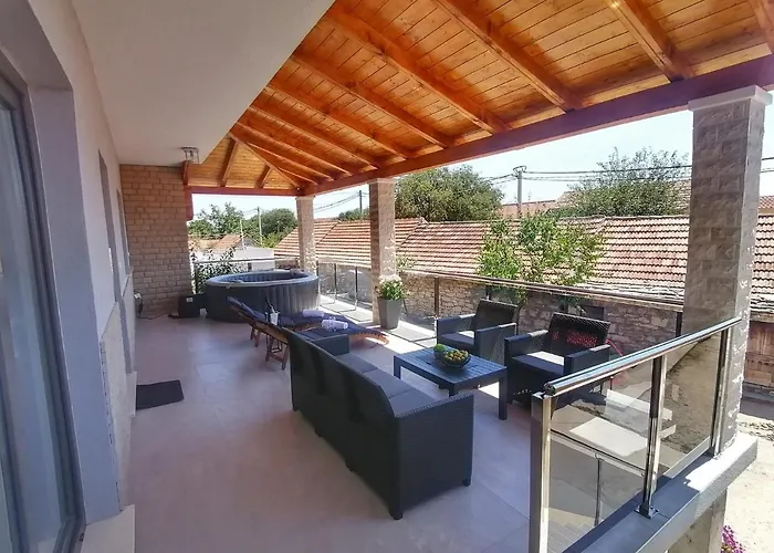 Apartman Modern Penthouse Ivan With Rooftop Swimming Pool And Jacuzzi Drinovci