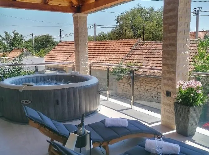 Modern Penthouse Ivan With Rooftop Swimming Pool And Jacuzzi