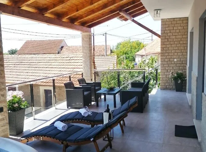 Apartamento Modern Penthouse Ivan With Rooftop Swimming Pool And Jacuzzi