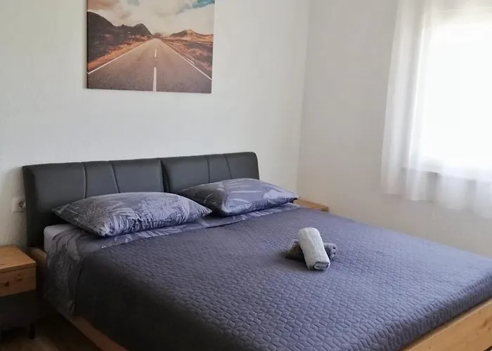 Appartamento Modern Penthouse Ivan With Rooftop Swimming Pool And Jacuzzi *