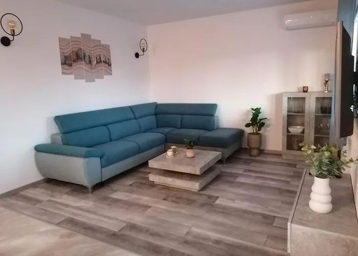 Modern Penthouse Ivan With Rooftop Swimming Pool And Jacuzzi *