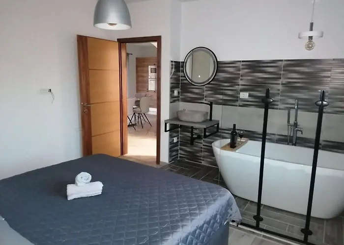 Modern Penthouse Ivan With Rooftop Swimming Pool And Jacuzzi Apartamento *