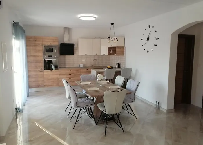 Modern Penthouse Ivan With Rooftop Swimming Pool And Jacuzzi Appartamento Drinovci