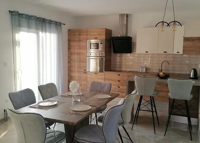 Modern Penthouse Ivan With Rooftop Swimming Pool And Jacuzzi *