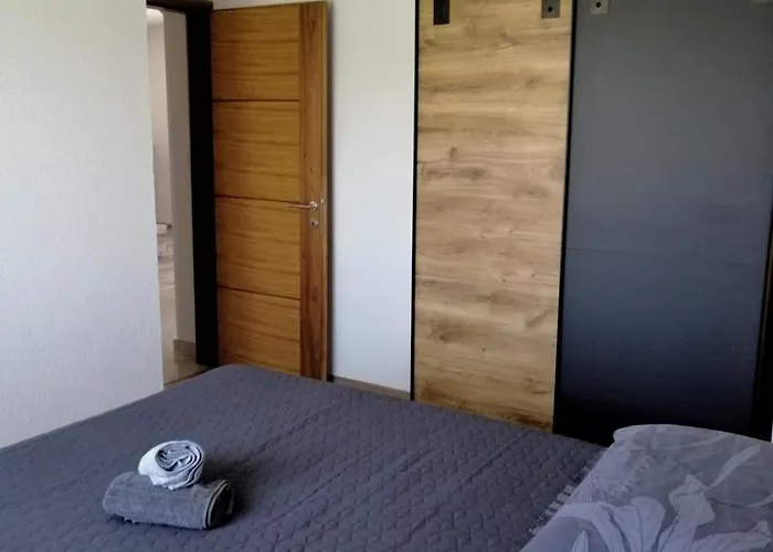 Modern Penthouse Ivan With Rooftop Swimming Pool And Jacuzzi Apartamento *