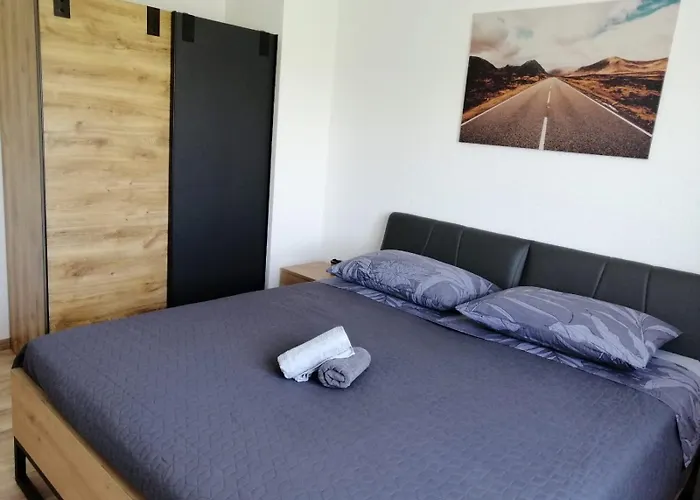 Modern Penthouse Ivan With Rooftop Swimming Pool And Jacuzzi Apartamento *