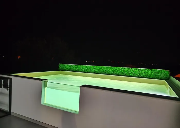 Apartamento Modern Penthouse Ivan With Rooftop Swimming Pool And Jacuzzi